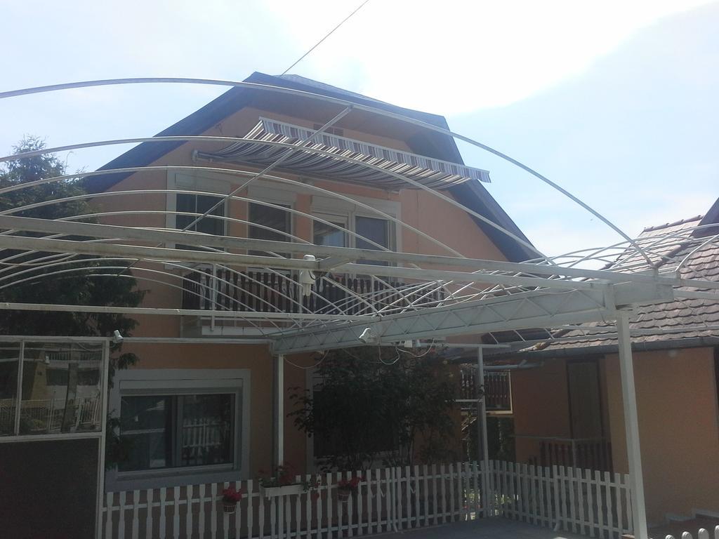 Friends Villa Apartments Heviz Ngoại thất bức ảnh